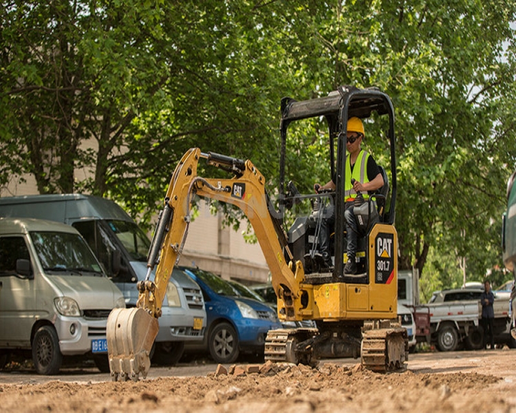 小松挖掘机热车憋车故障原因有哪些？小松挖掘机维修中心