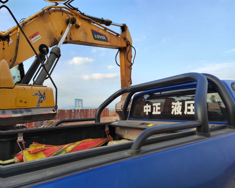 挖掘机掉速熄火的原因有哪些？/神钢挖掘机维修售后