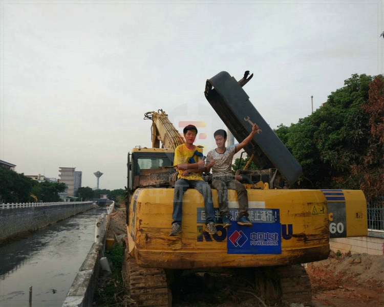 深圳挖掘机维修中心/小松挖掘机维修售后电话